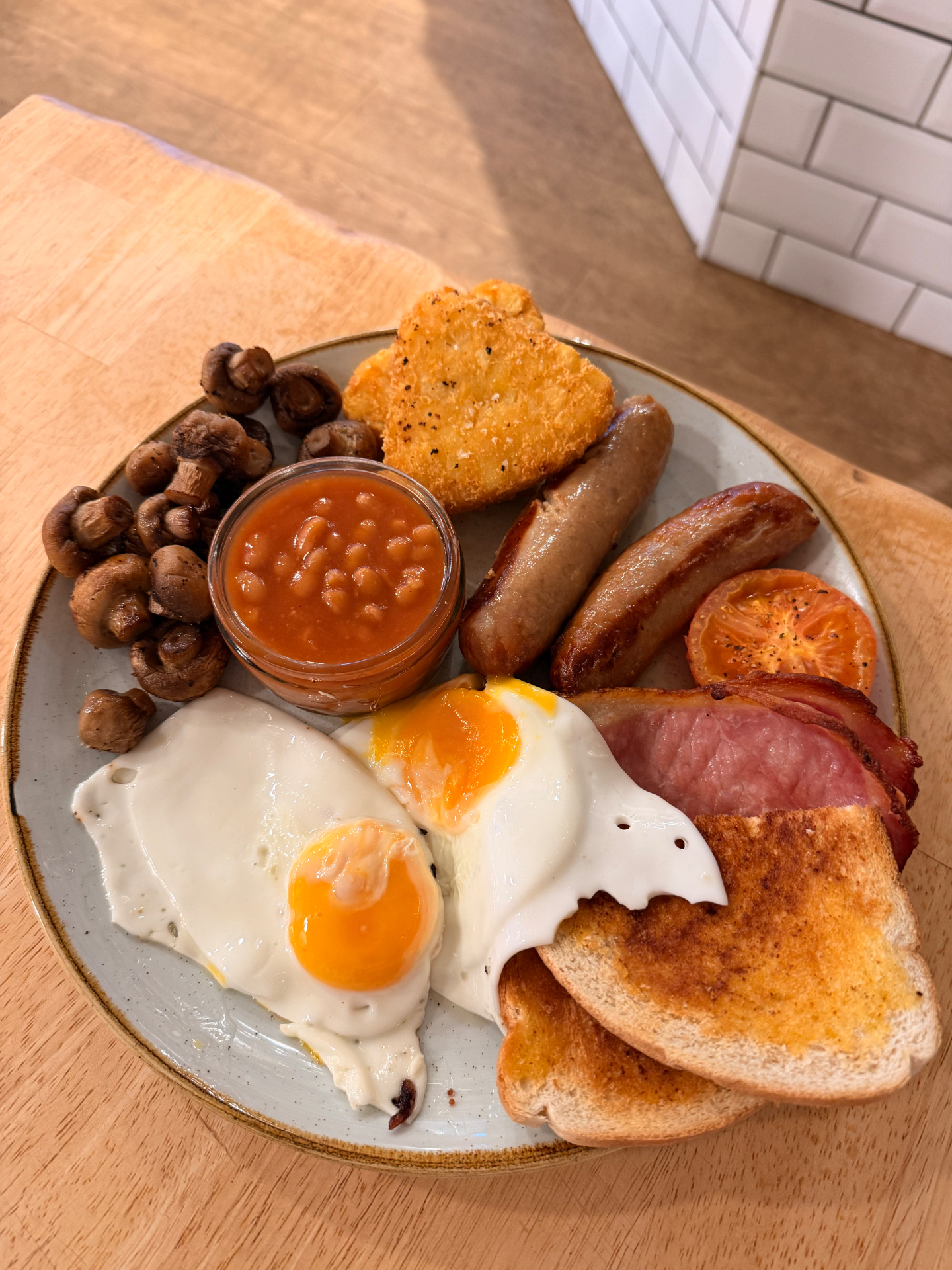 Full Winners breakfast on a plate